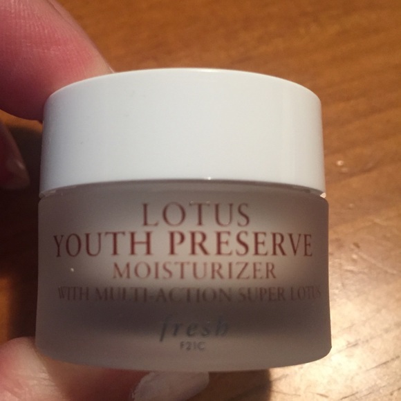 Fresh Lotus Youth Preserve Moisturizer - Picture 4 of 11